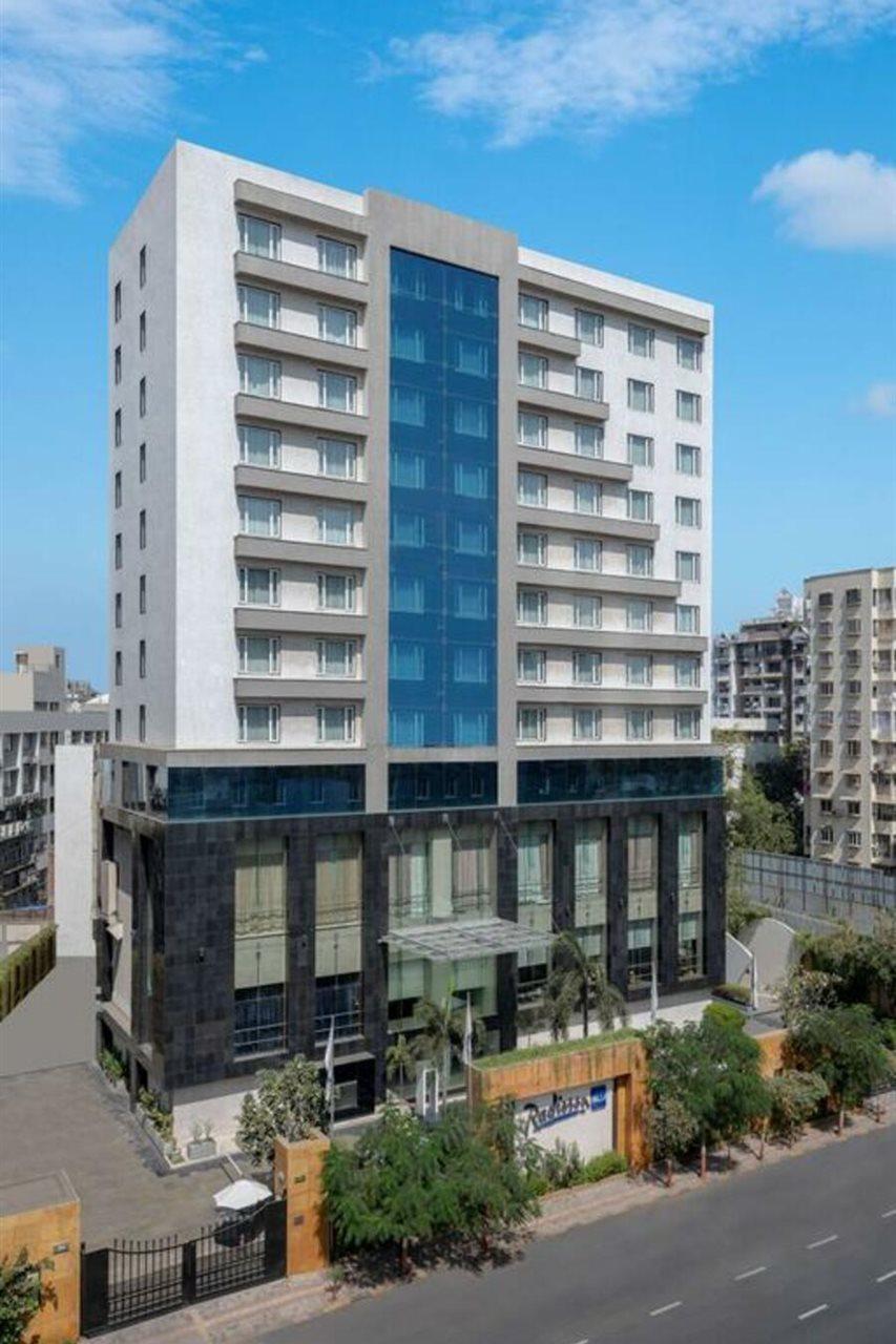 Radisson Blu Hotel Ahmedabad Exterior foto