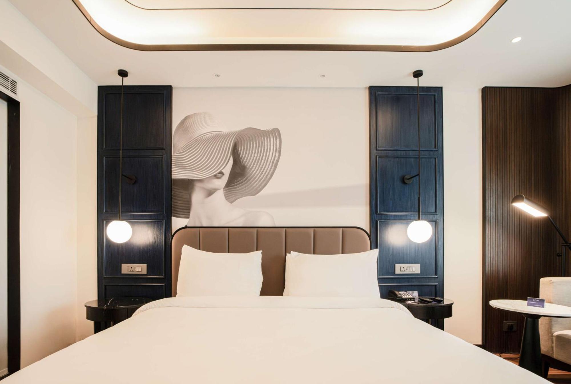 Radisson Blu Hotel Ahmedabad Exterior foto A bedroom at the hotel